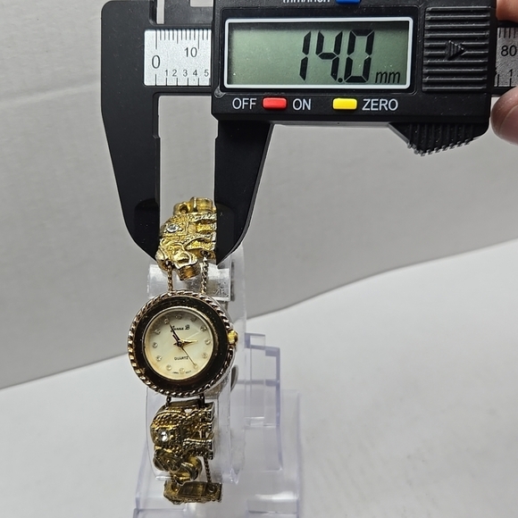 Vintage Womens Jennie B Avon Gold Tone Elephants Charms Watch New Battery